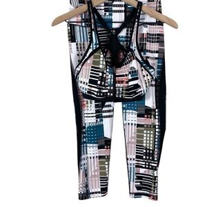 Victoria's Secret Knockout Capri Leggings Size Small + VS Sports Bra 34B Set